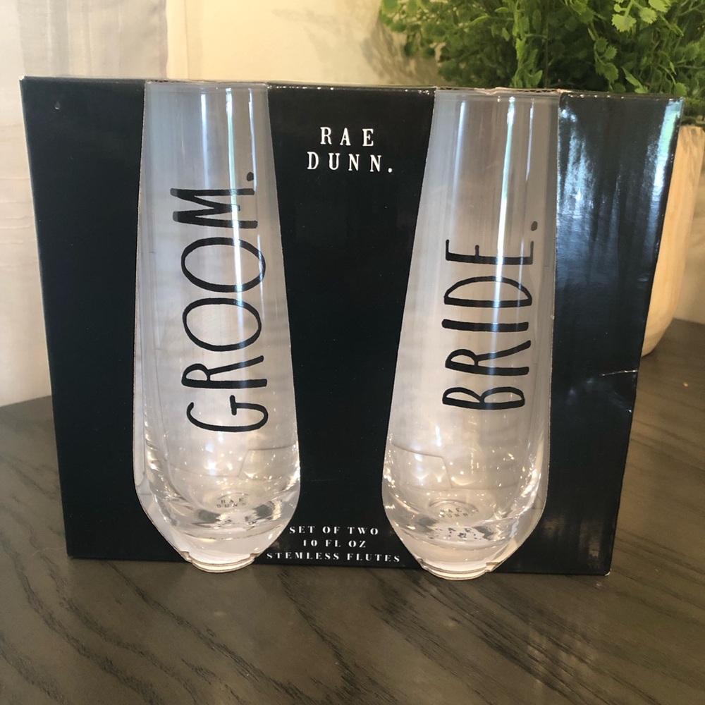 Never used Bride and Groom set of stemless flutes. 🥂